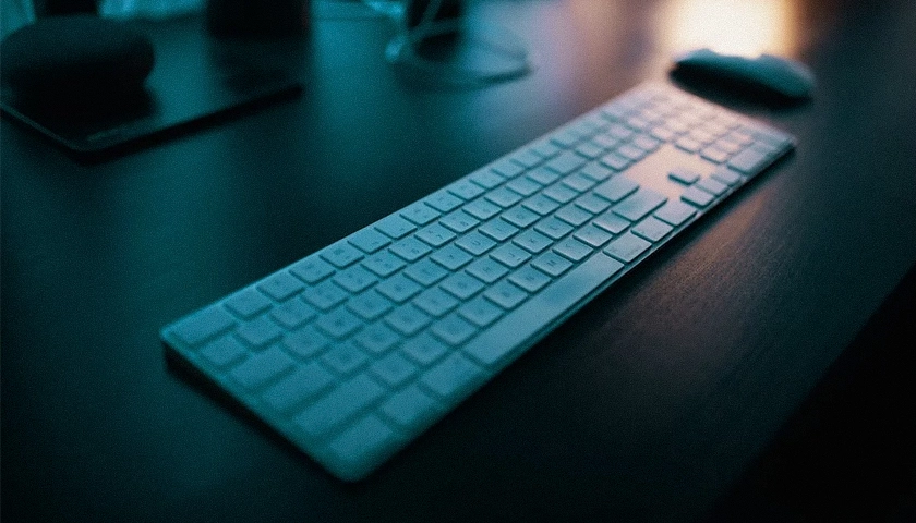 Klasyczna klawiatura do komputera